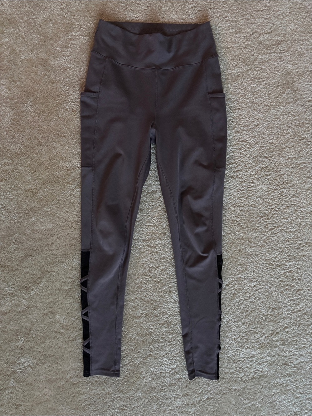 High-Waist Gray Workout Leggings with Side Mesh Cutouts